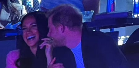 Meghan Markle le hace una cobra al príncipe Enrique en un partido de los Lakers