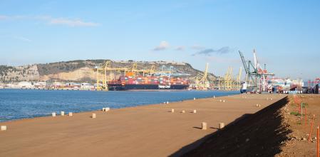 Terrenos del muelle Adossat del puerto de Barcelona donde se construirán la terminal H de cruceros y una terminal de ferrys 
Categoría?Es un campo abstracto que determina el tema del contenido (Internacional, Politica...). Se rellena automaticamente en el entorno de Wires o manulamente por los documentalistas en el entorno de archivo  Sub-Categoría?Es un campo abstracto que determina el subtema del contenido (Futbol, Barça...). Actualmente solamente se usa para realizar una categorización más detallada para los objetos relacionados con el Deporte