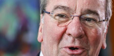 Berlin (Germany), 26/04/2023.- German Defense Minister Boris Pistorius attends the weekly cabinet meeting of the German government at the Chancellery in Berlin, Germany, 26 April 2023. (Alemania) EFE/EPA/HANNIBAL HANSCHKE