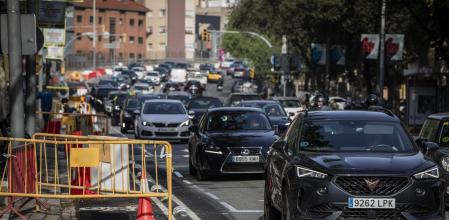 28 - 04 - 2023 /.Barcelona / Obras carril bici Via Augusta / Foto: Llibert Teixidó
