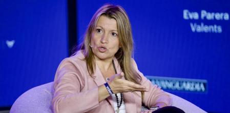 FOTO ALEX GARCIA EVA PARERA, CANDIDATA DE VALENTS A LA ALCALDIA DE BARCELONA, EN EL DEBATE DE GUYANA GUARDIAN Y BARCELONA GLOBAL EN CASA SEAT 2023/05/03