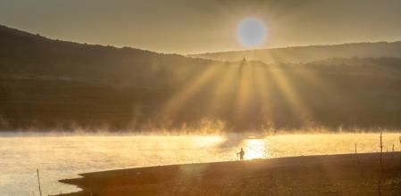 Humo ártico en el pantano de Sau.