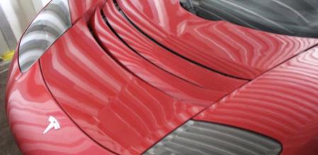 Uno de los tres Tesla Roadster encontrados en un contenedor de la China