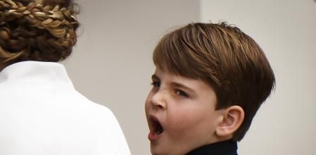 Una chica se hace viral revelando qué dice Louis en la coronación de Carlos III