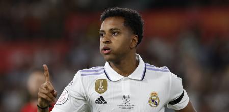 El delantero del Real Madrid Rodrygo Goes celebra tras marcar ante Osasuna, durante la final de la Copa del Rey de fútbol entre Real Madrid y Osasunaque disputan hoy sábado en el estadio de La Cartuja, en Sevilla