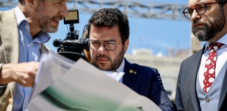 El president Pere Aragonès visitó ayer el origen de las incidencias de la R2 de Rodalies, en la estación de Gavà (Baix Llobregat)