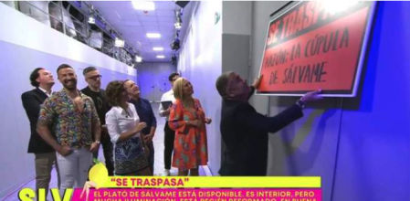 Jorge Javier Vázquez poniendo 'en venta' el plató de 'Sálvame'