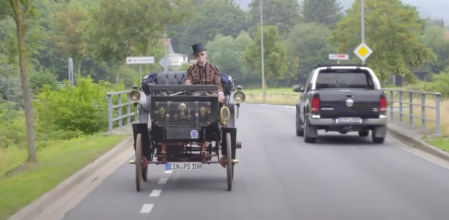 Como el sistema de luces original no es utilizable, únicamente puede circular de día&nbsp;
