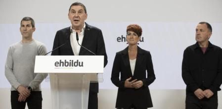 Otegi dice que sus 4.500 candidatos suscriben las