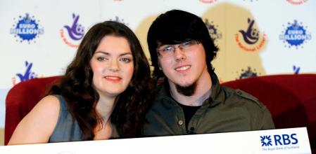 Matt con su mujer Cassey en 2012, celebrando su premio