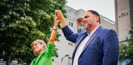 La candidata a la alcaldía de Reus por ERC, Noemí Llauradó, junto a Oriol Junqueras