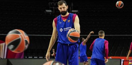 KAUNAS (LITUANIA), 20/05/2023.- Nikola Mirotic participa este sábado, en un entrenamiento del Barça Basket previo a la final de consolación de la Euroliga que se disputara mañana entre Barça y Monaco, en Kaunas (Lituania). EFE/ Enric Fontcuberta