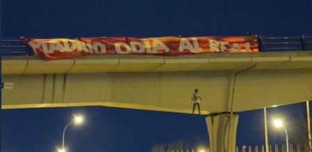 Detenidas cuatro personas por colgar un muñeco con la camiseta de Vinícius en un puente