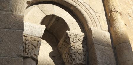 Capitel en el ábside de la iglesia de Santa María la Nueva de Zamora.