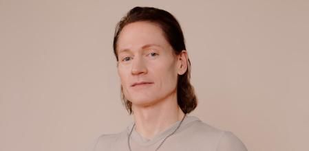 Bryan Johnson, el multimillonario empeñado en no envejecer, se inyecta sangre de su hijo