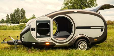 Esta minicámper mide 4,30 m de largo, 1,99 m de ancho y 1,70 m de alto. 