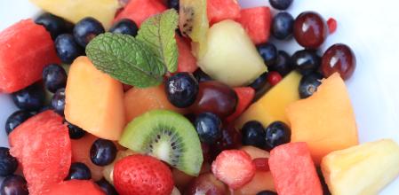 La fruta troceada se contamina con mayor facilidad