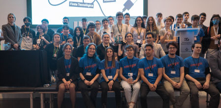 Voluntarios y participantes en el campus Xnergic