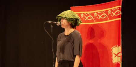 En el espectáculo 'Noche cañón', la actriz Sofia Asencio interactuará directamente con el público.