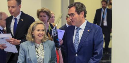 La vicepresidenta Nadia Calviño y el presidente de la CEOE, Antonio Garamendi