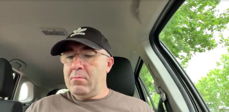 Sezar Blue realiza un directo desde su coche de sustitución para hablar del accidente