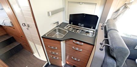 Los muebles anclados a la carrocería o al panelado deben estar homologados. 