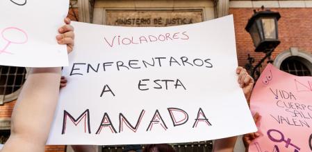 Manifestación Contra la salida de la Manada de la carcel en la calle de San Bernardo delante del Ministerio de Justicia