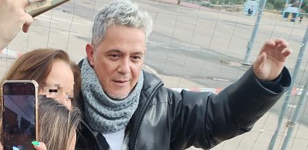 Alejandro Sanz reaparece con sus fans en Úbeda (Jaen).