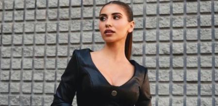 Andrea Garte posando para la cámara