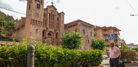 Una fuente de agua en la localidad de Cervelló, una de las que superan afectadas por la medida 