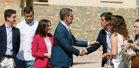 Alberto Núñez Feijóo se fue a un pueblo de 300 habitantes, Celadas (Teruel), el día en que se constituyeron los ayuntamientos