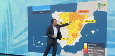 Roberto Brasero en una de sus previsiones meteorológicas