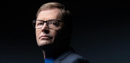 Serguéi Zhirnov vive en refugiado en Francia desde el 2001 y es autor de varios libros, el último sobre la guerra de Ucrania