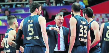 Jasikevicius da instrucciones a sus jugadores