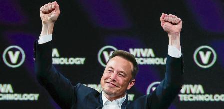 Elon Musk, Chief Executive Officer of SpaceX and Tesla and owner of Twitter, gestures as he attends the Viva Technology conference dedicated to innovation and startups at the Porte de Versailles exhibition centre in Paris, France, June 16, 2023. REUTERS/Gonzalo Fuentes