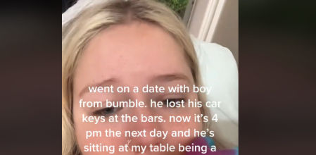 La joven se ha quedado 8 horas mirando TikTok mientras él trabajaba