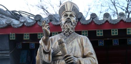 Estatua de Matteo Ricci en la catedral de San José de Pekín