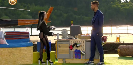 Nicki Nicole regaló a David Broncano una escultura en la que tallaba 