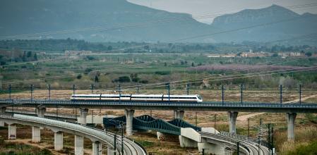 Intersección de las vías del corredor del Mediterráneo con las vías del ave a su paso por Puigdelfí y El Morell (Tarragona)