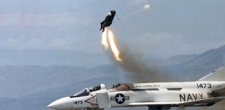 Test de un asiento eyectable en un McDonnell YF-4J Phantom II de la Marina estadounidense en 1987.