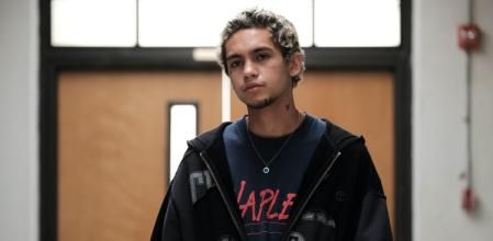 Dominic Fike, actor y cantante, tuvo que dejar las drogas si quería continuar en 'Euphoria'.