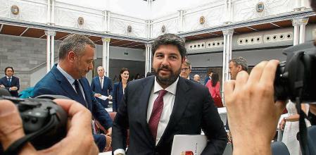 CARTAGENA (MURCIA), 10/07/2023.- El candidato del PP a la presidencia de Murcia, Fernando López Miras, tras su intervención en la tercera sesión del debate de investidura que se celebra en la Asamblea Regional, este lunes en Cartagena. Los habitantes de la Región de Murcia se encaminan a una nueva convocatoria electoral tras fracasar el segundo intento de investidura de López Miras, en una votación con idéntico número de apoyos que la primera (21 apoyos del PP y 24 negativas de PSOE, Podemos-IU Verde-AV y Vox).EFE/Morell