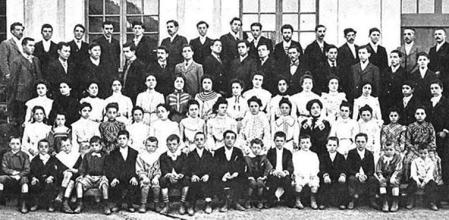 Componentes de la coral del Orfeón en 1903.