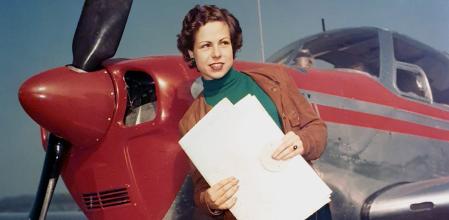 La piloto amateur suiza exploró África y fue una adelantada a su tiempo por la pasión que demostró surcando los cielos y las carreteras con su coraje y su espíritu pionero y aventurero