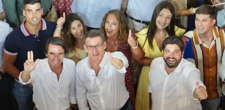 Alberto Núñez Feijóo compartió mitin en Murcia con el expresidente José Marñia Aznar y con el presidente en funciones de la región, Fernando López Miras
