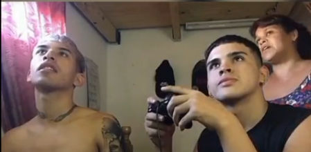 La madre irrumpe en plena partida sin avisar