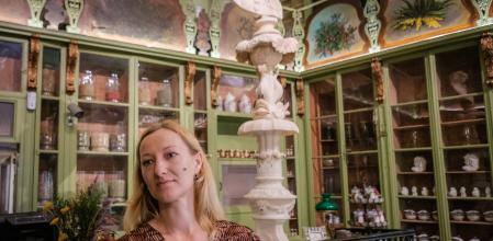 El Herbolari de la plaça Reial reobre, després de uns anys de Tancament 

Paulinka Doroshenko en la foto