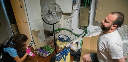 28 - 06 - 2023 / Granollers / Operacion de la agencia tributaria - aduanas - para desmantelar una plantación de marihuana con conexión fraudulenta a la red eléctrica / Foto: Llibert Teixidó