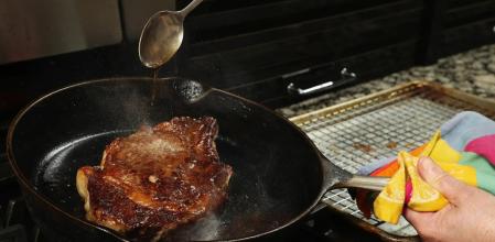 En nombre de los miembros veganos de su familia, un residente de Burns Beach ha escrito a su vecino pidiéndole que cierre su ventana cuando cocine su carne 