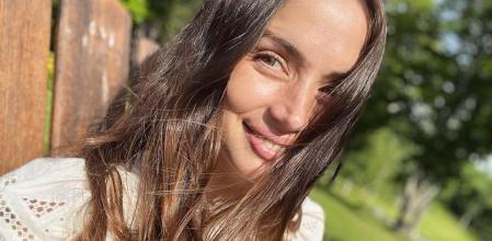 Ana de Armas con el vestido blanco con detalle calado